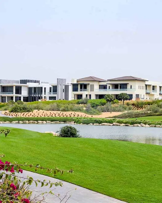 Ville sul campo da golf a Dubai Hills