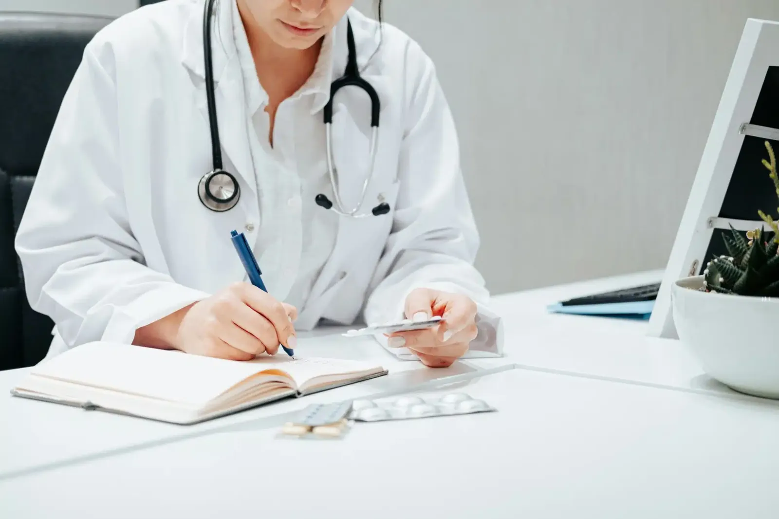 Medico con farmaci