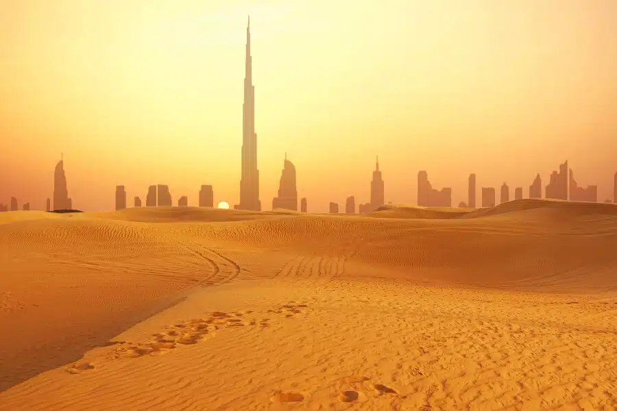 Calura estiva sullo skyline di Dubai